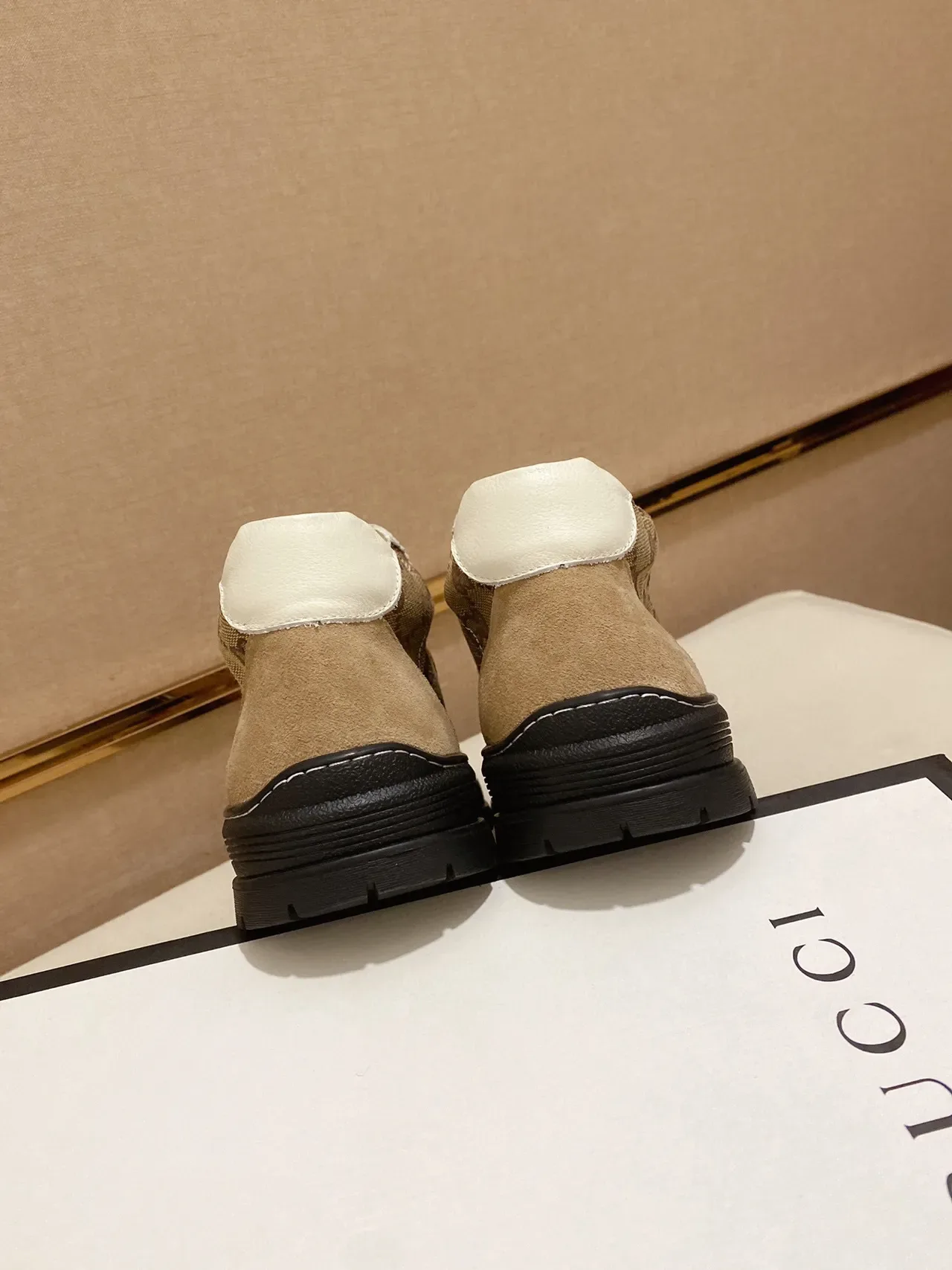 Gucci Screener Beige Toile et Daim Web Stripe Lifestyle Sneaker 3