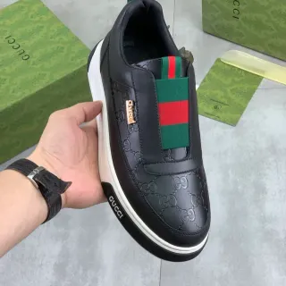 Gucci Screener أسود أخضر Slip-On مطبوع GG جلد أحذية أسلوب حياة