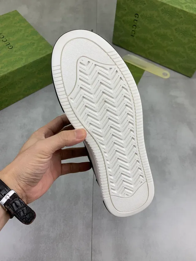 Gucci Screener Noir et Vert Slip-On Embossé GG Cuir Sneakers Lifestyle 3
