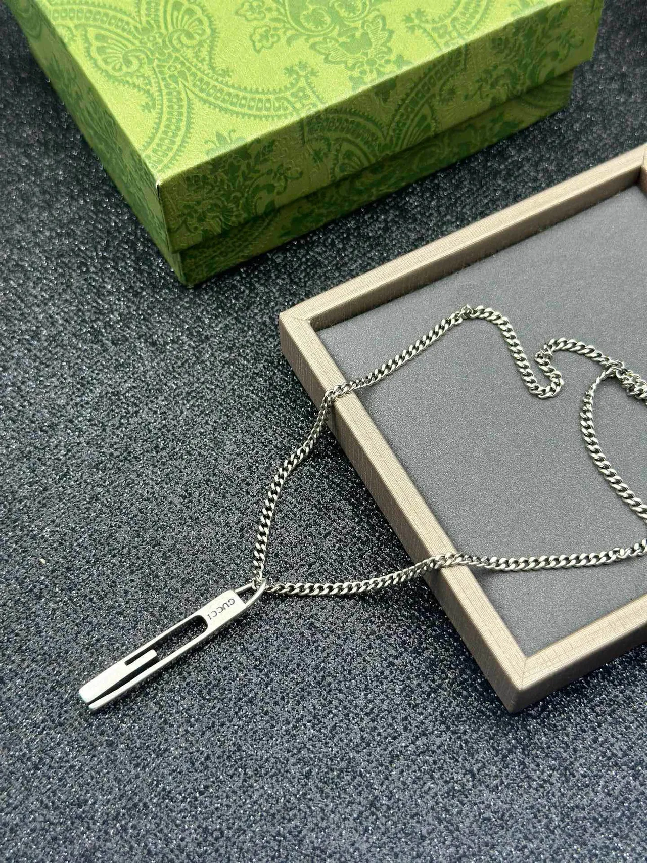 Gucci Screener Silver-Tone Chain Pendant Necklace 5