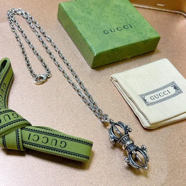 Gucci Silver Chain Ornate Vajra-Style Pendant Necklace 5
