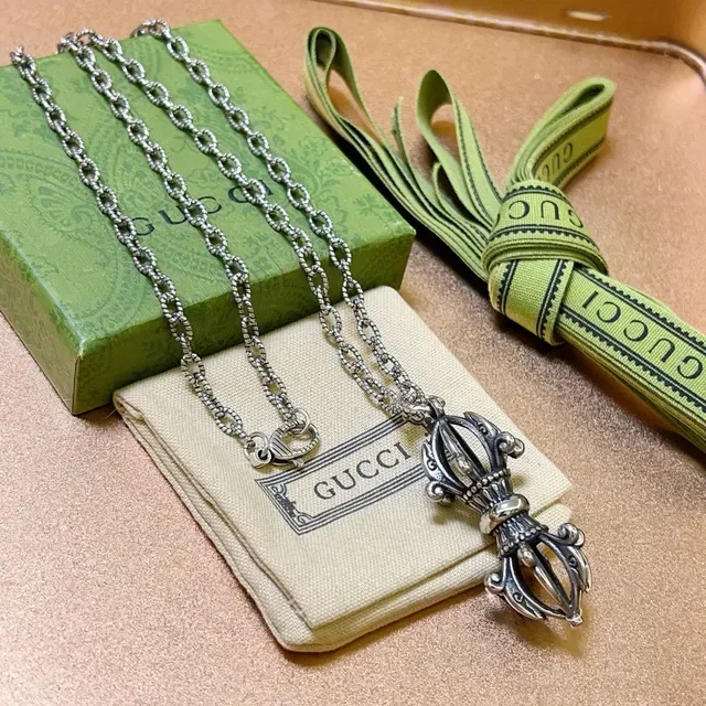 Gucci Silver Chain Ornate Vajra-Style Pendant Necklace 8