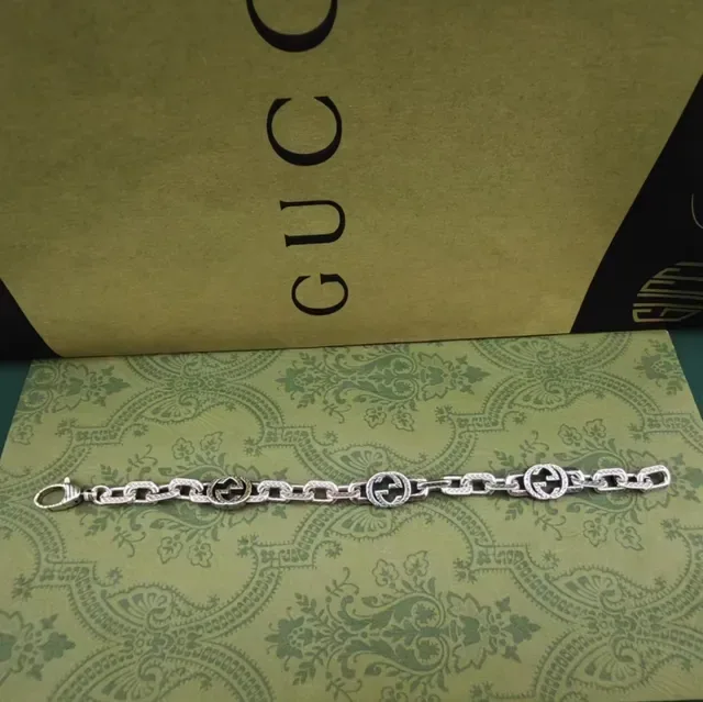 Gucci Silver Chunky Curb-Link Interlocking G Medallions Bracelet 4