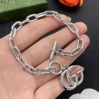 Gucci चाँदी मोटा अंडाकार लिंक टॉगल क्लास्प कंगन
