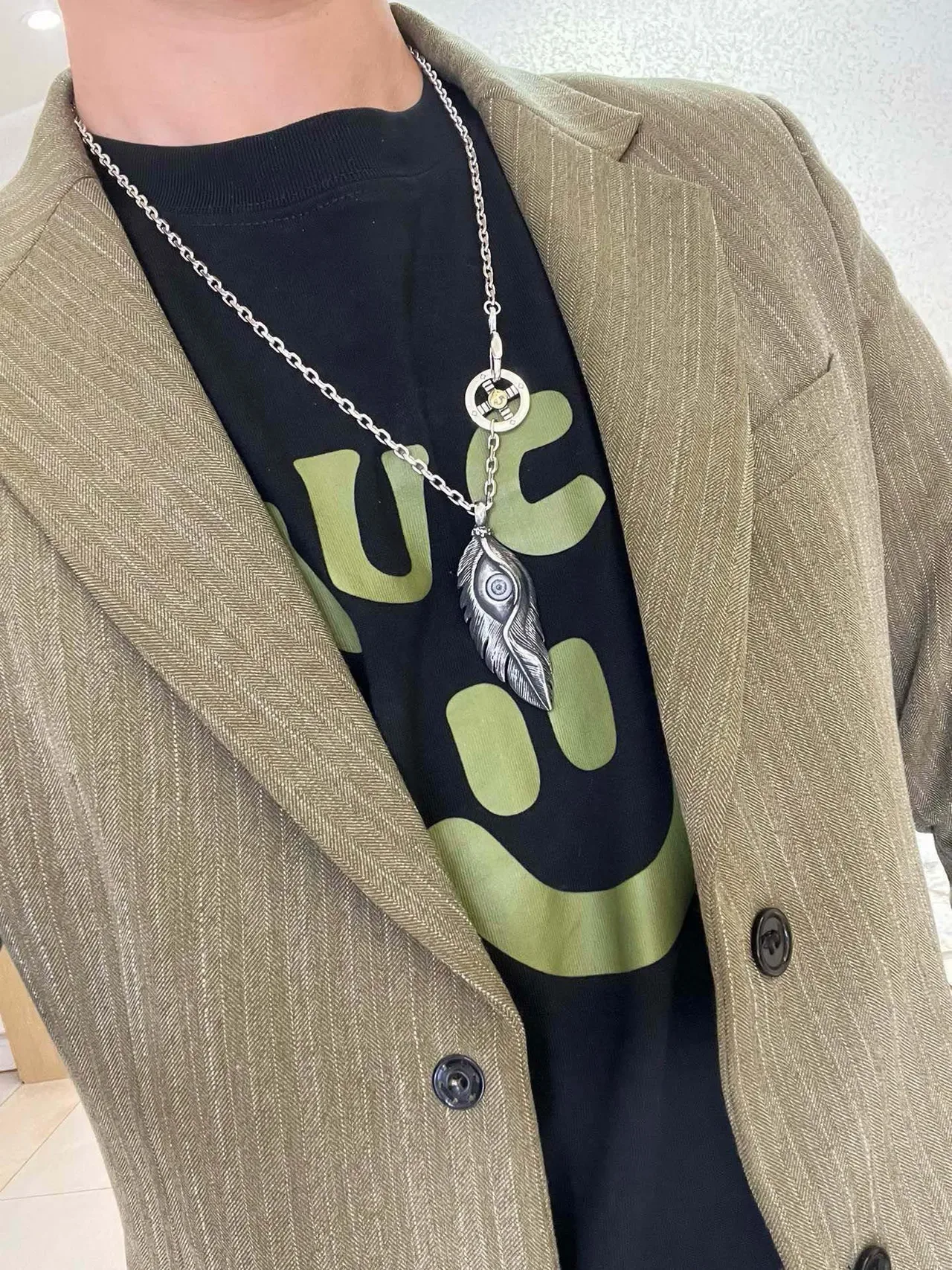 Gucci Silver Gold Feather-Shaped Pendant Oxidized Finish Necklace 8