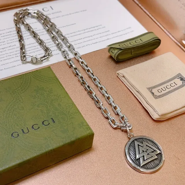 Gucci Silver Green Heavy-Link Curb Chain Engraved Circular Pendant Necklace 4