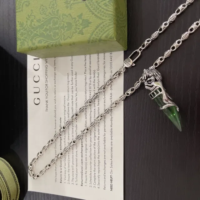 Gucci Silver Green Ornate Link Chain Horn-Shaped Pendant Necklace 2
