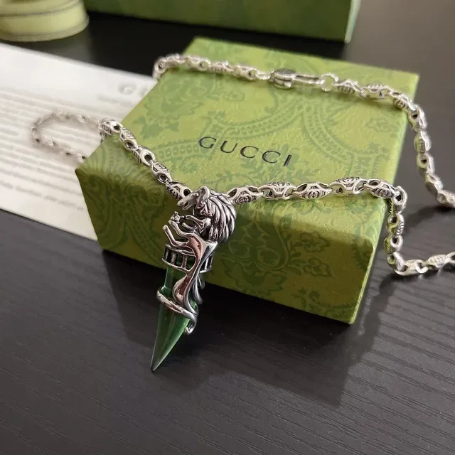 Gucci Silver Green Ornate Link Chain Horn-Shaped Pendant Necklace 9