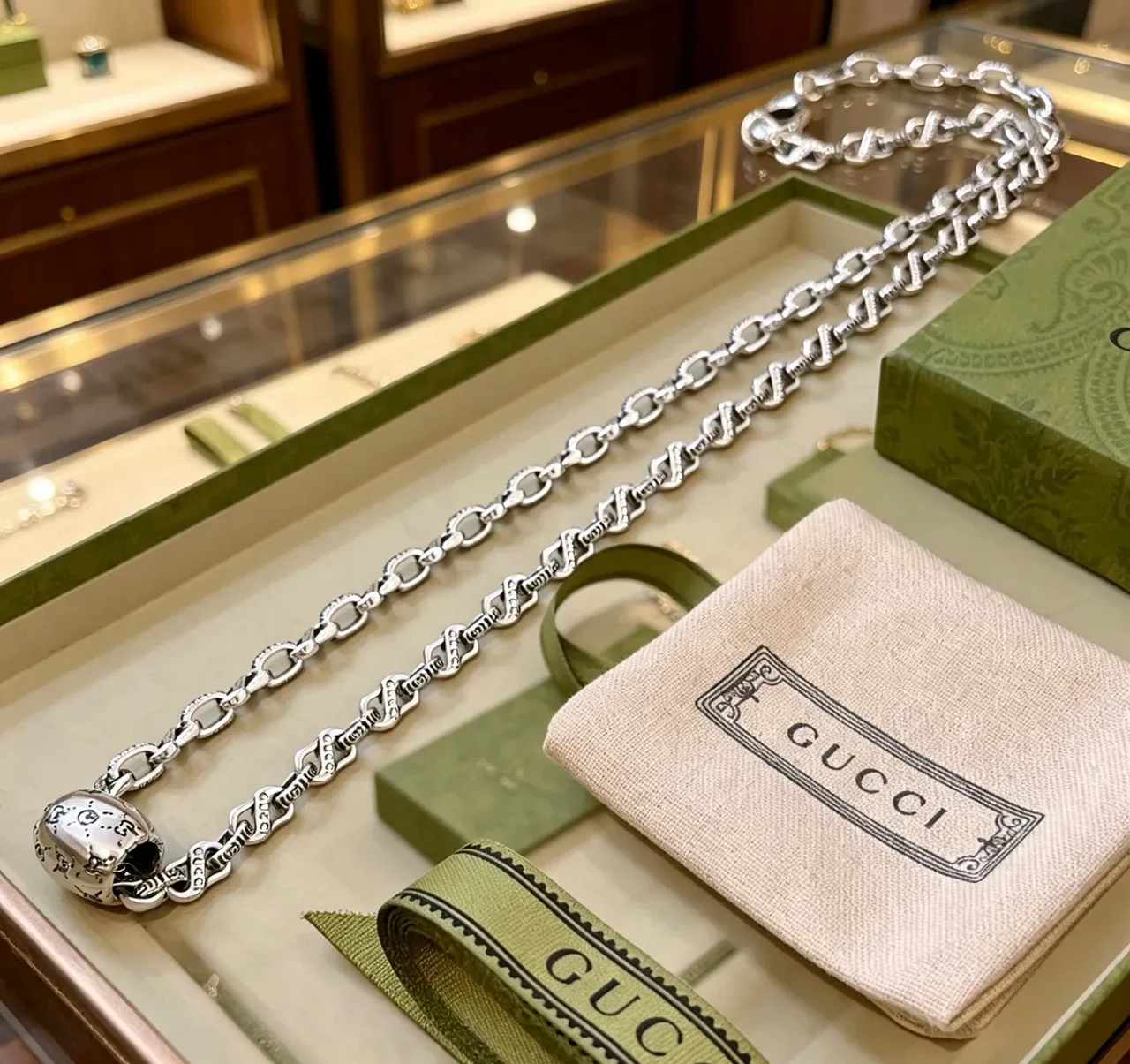 Gucci Silver Interlocking G-Link Chain Engraved Branding Necklace 2