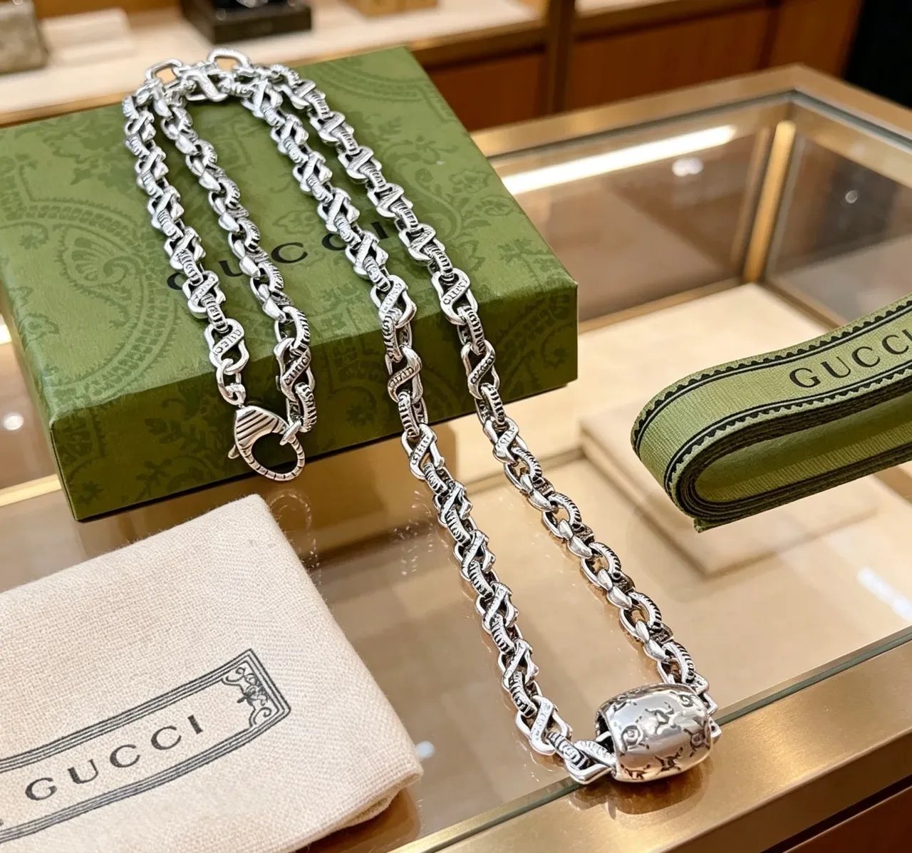Gucci Silver Interlocking G-Link Chain Engraved Branding Necklace 9