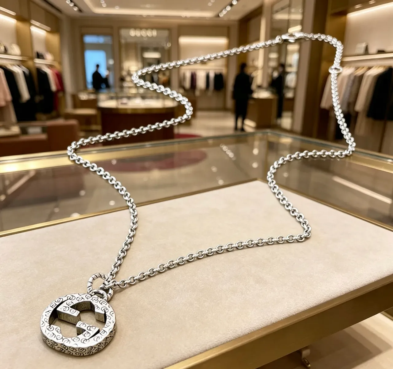 Gucci Silver Interlocking G Pendant Necklace 4