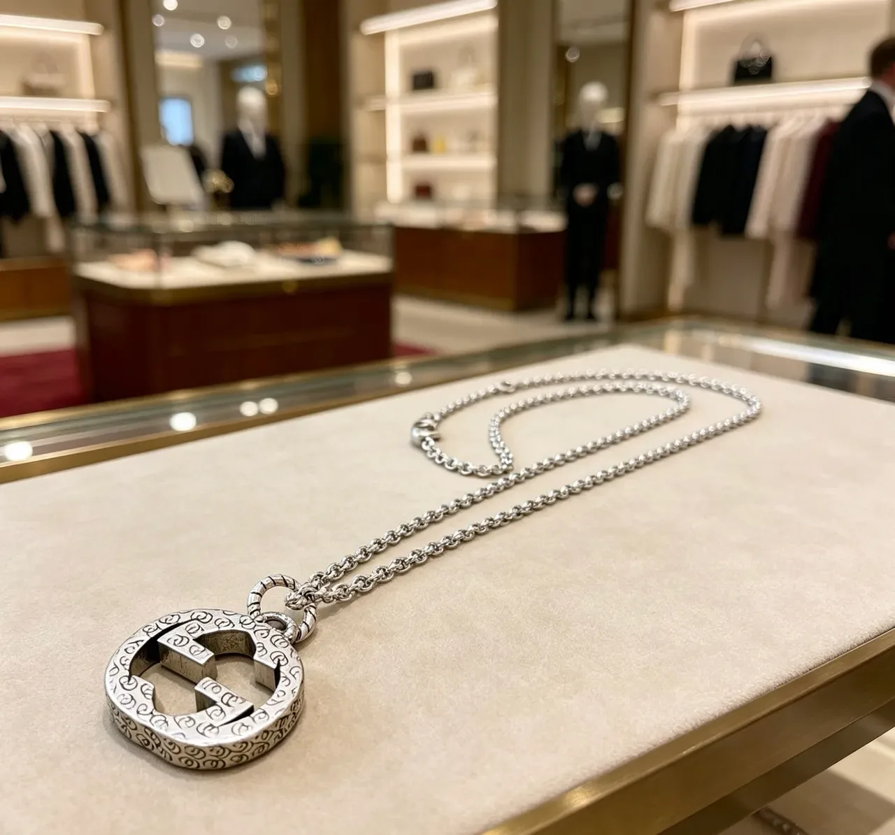 Gucci Silver Interlocking G Pendant Necklace 6
