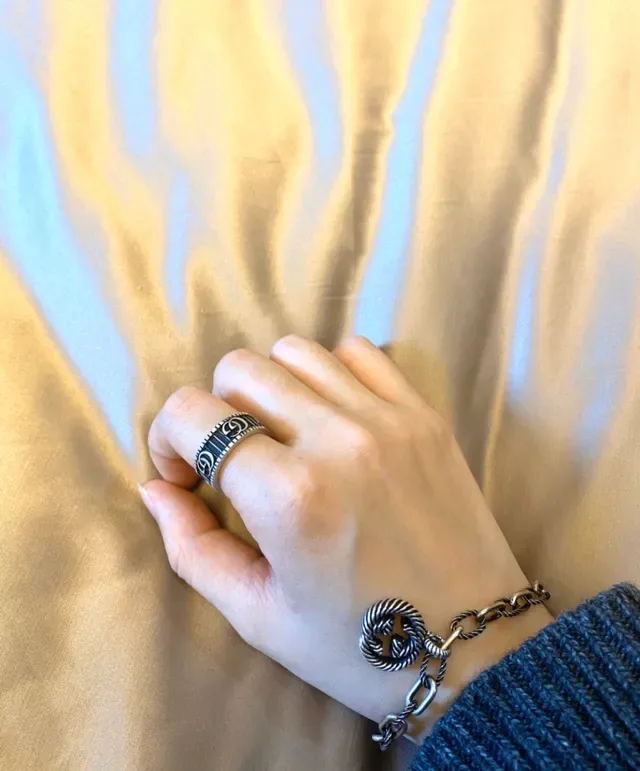 Gucci Silver Twisted-Link Chain Circular Double-G Pendant Bracelet 3