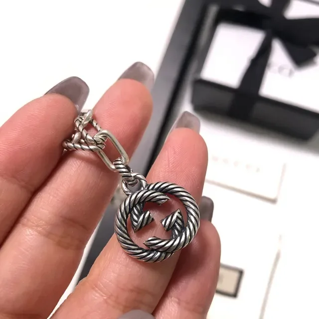 Gucci Silver Twisted-Link Chain Circular Double-G Pendant Bracelet 7