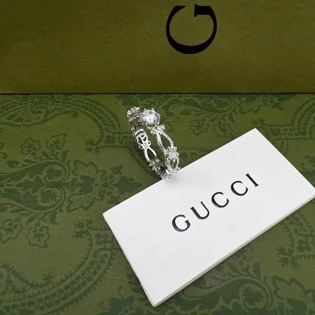 Gucci Bagues Empilées Motif Floral Multi-métal 4