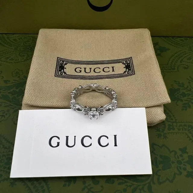 Gucci Bagues Empilées Motif Floral Multi-métal 7