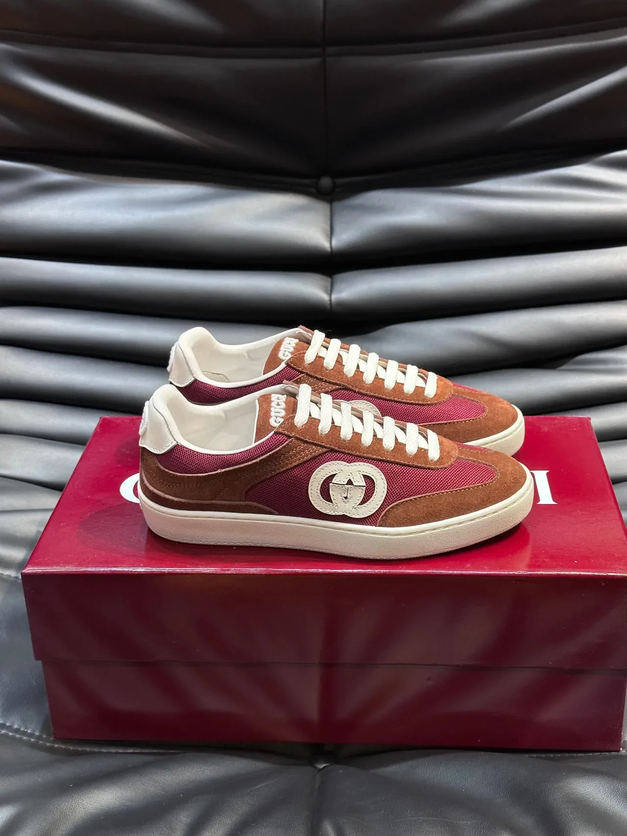 Gucci Tennis 1977 أحمر وبني سويدي شبك لايف ستايل سنيكرز 3