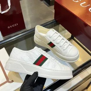Gucci أحذية رياضية بيضاء خضراء Embossed GG Monogram Web Stripe Lifestyle