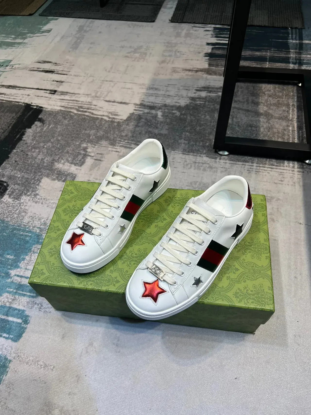 Gucci Zapatillas Lifestyle Blancas Multicolor Cuir Supérieur Détail Rayures Web 5