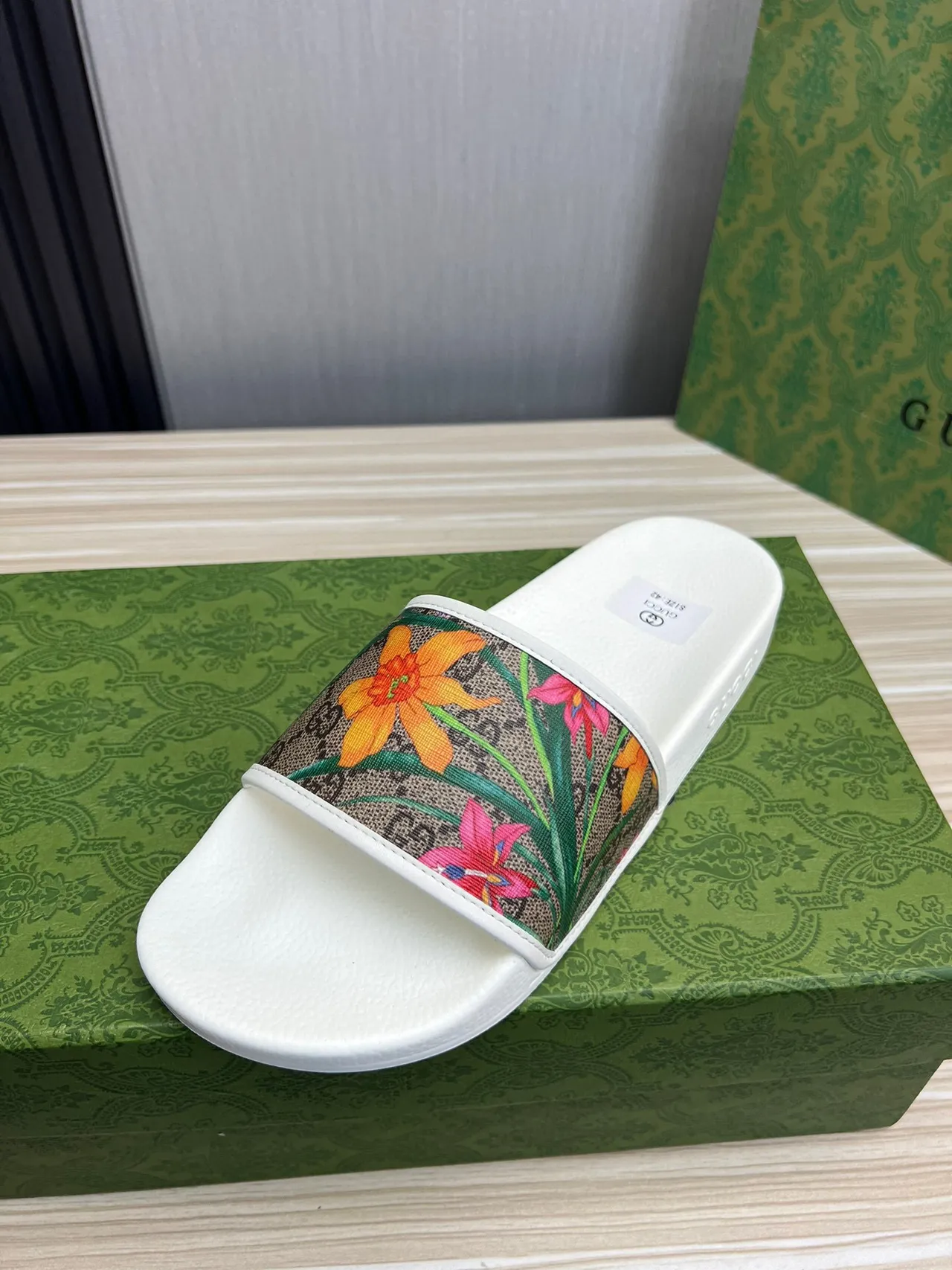 Gucci White Multicolor Single-Strap Slide Molded Rubber Sole Slippers 1