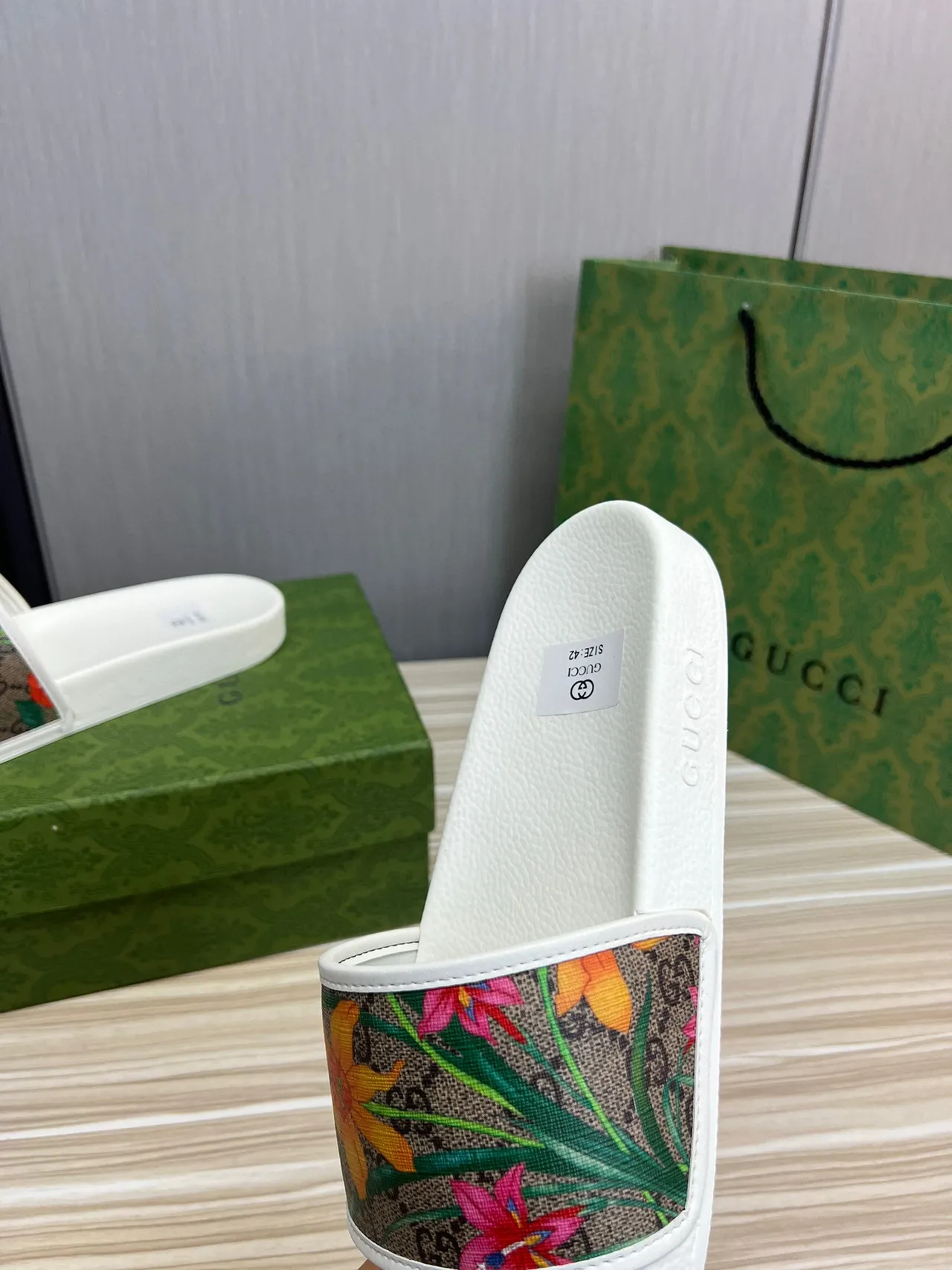 Gucci White Multicolor Single-Strap Slide Molded Rubber Sole Slippers 4