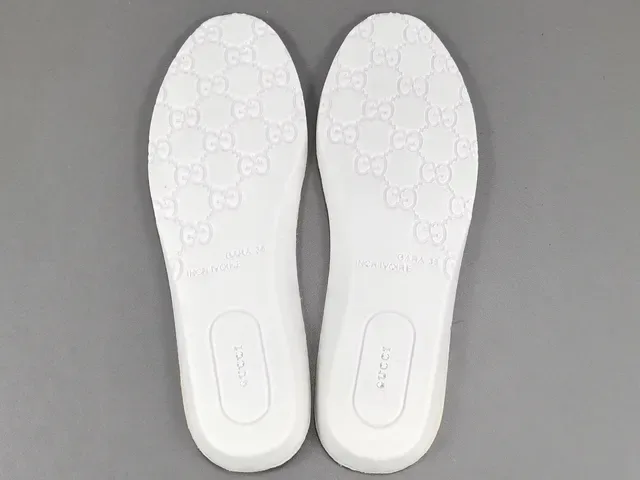 Gucci sneakers lifestyle blanches roses à semelle chunky avec graphisme de lapin brodé 3