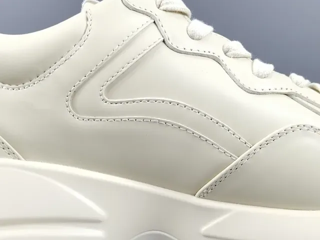 Gucci sneakers lifestyle blanches roses à semelle chunky avec graphisme de lapin brodé 6