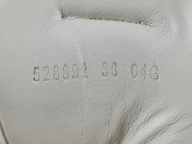 Gucci sneakers lifestyle blanches roses à semelle chunky avec graphisme de lapin brodé 12