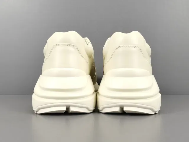 Gucci sneakers lifestyle blanches roses à semelle chunky avec graphisme de lapin brodé 17
