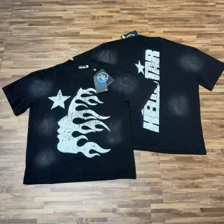 تي شيرت أسود Hellstar Flame Star بطبعة متهالكة