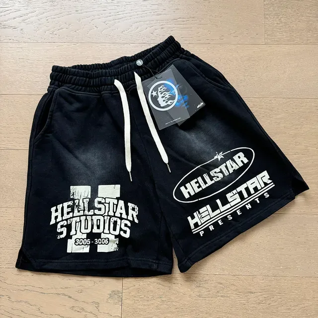 تي شيرت Hellstar أوفرسايز بطباعة جرافيك وأكمام متباينة 9
