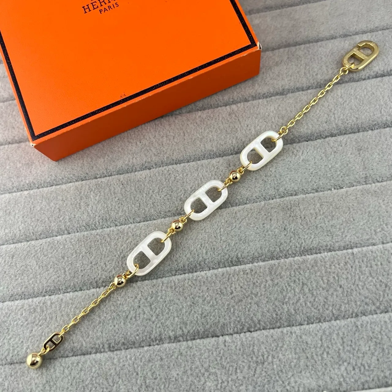 Hermès Chaine d'Ancre Bracelets en résine et chaîne métallique blanches 4
