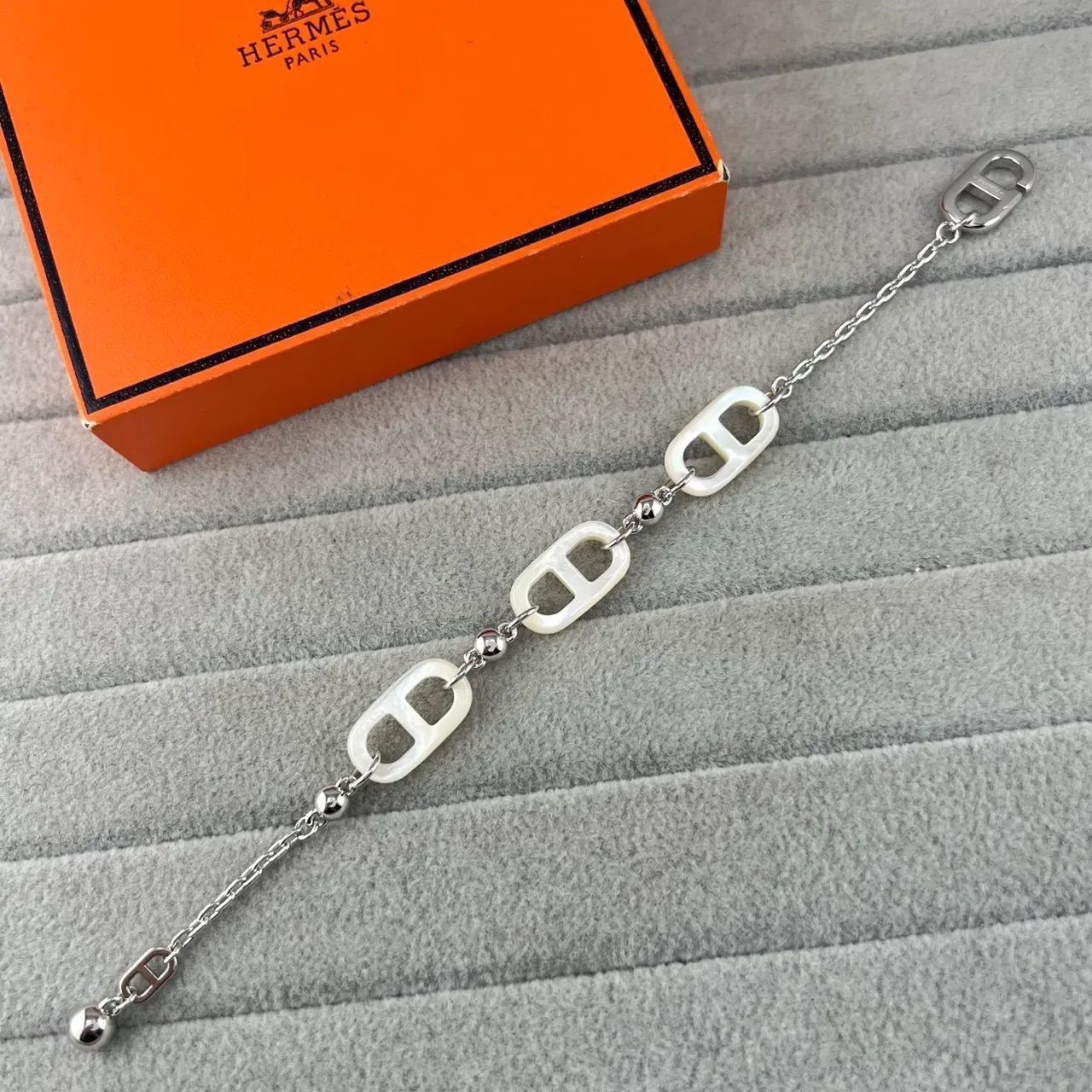 Hermès Chaine d'Ancre Bracelets en résine et chaîne métallique blanches 5