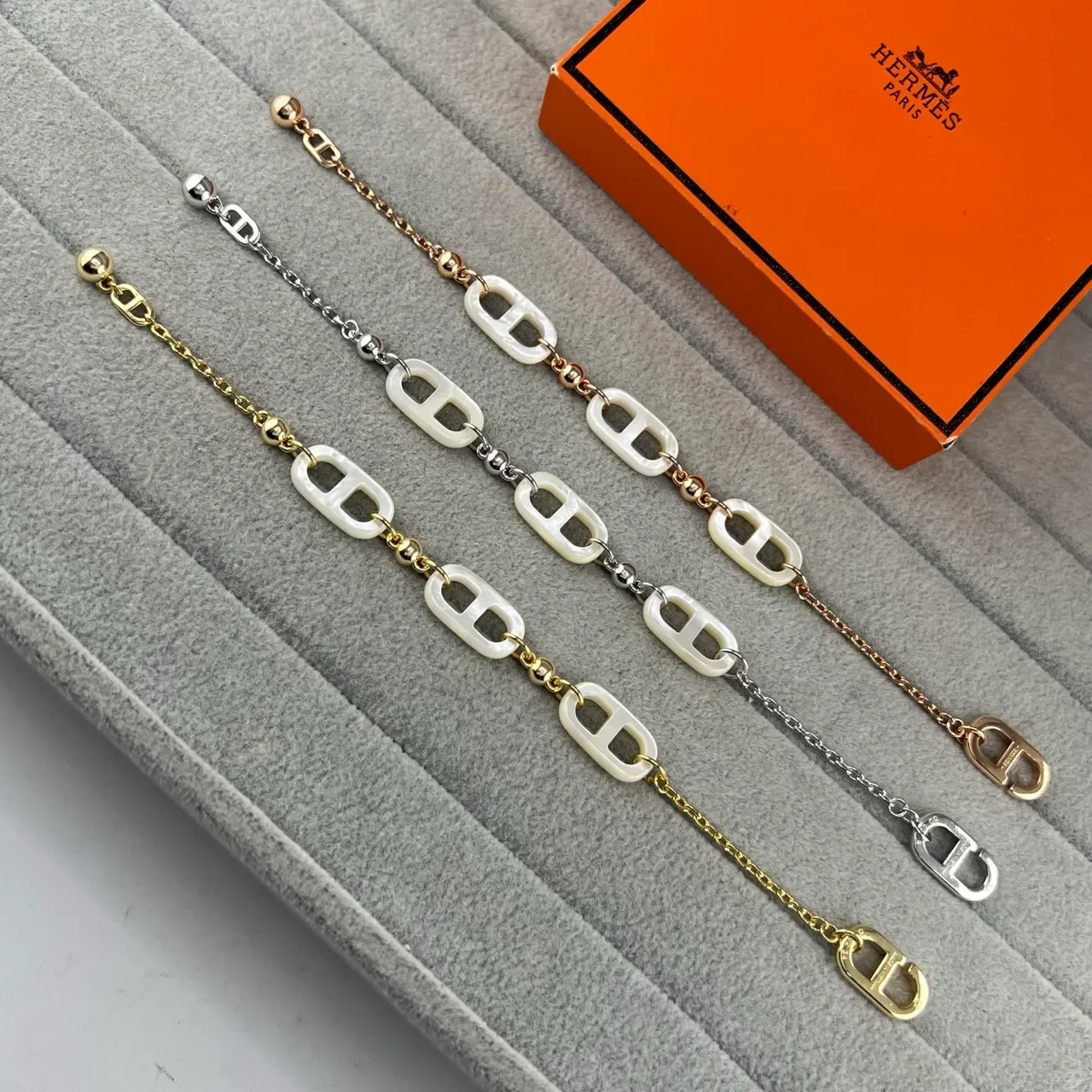 Hermès Chaine d'Ancre Bracelets en résine et chaîne métallique blanches 7