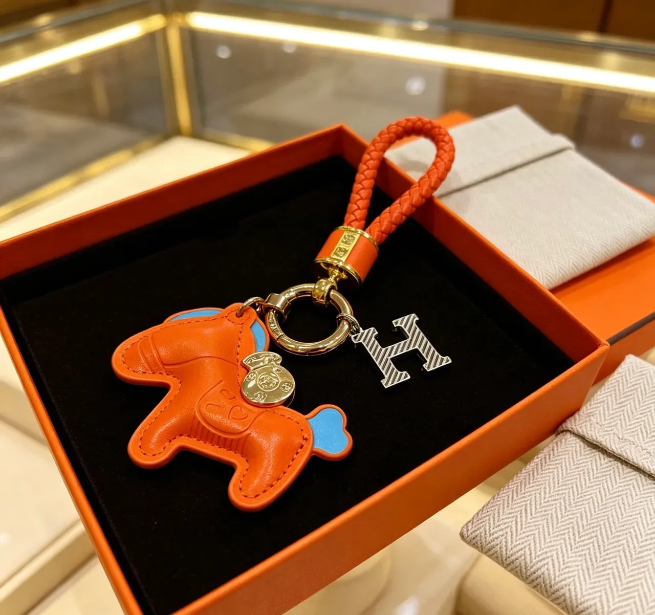 Hermès Eléphant Orange Blue Braided Leather Loop Elephant Charm Handbag 4