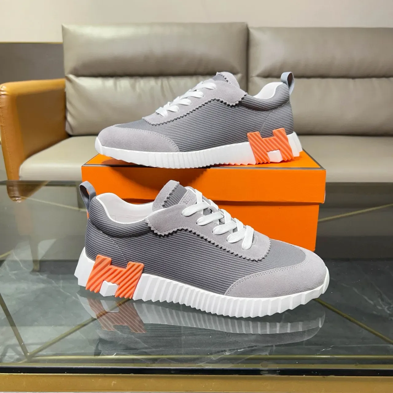 Hermès ধূসর এবং কমলা লাইফস্টাইল স্নিকার 2