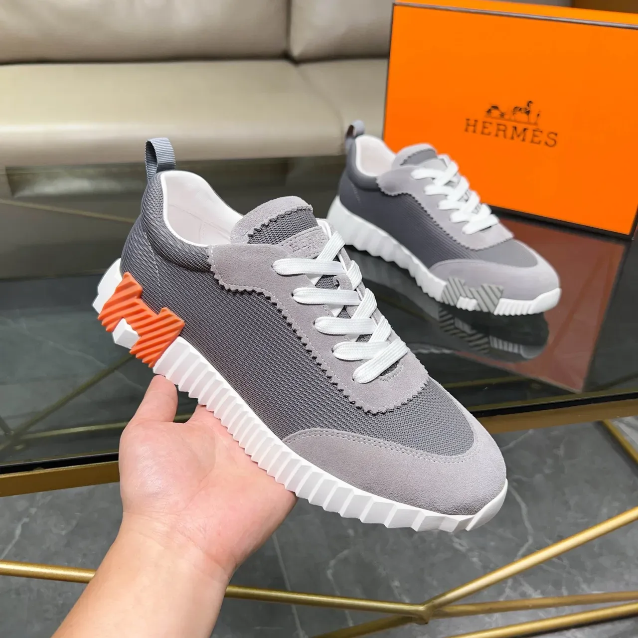 Hermès ধূসর এবং কমলা লাইফস্টাইল স্নিকার 7