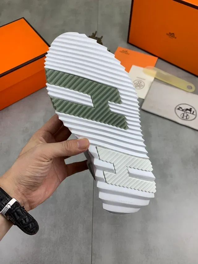 Hermès Gris Blanc Suède Tige Semelle à Relief Sneakers Lifestyle 2