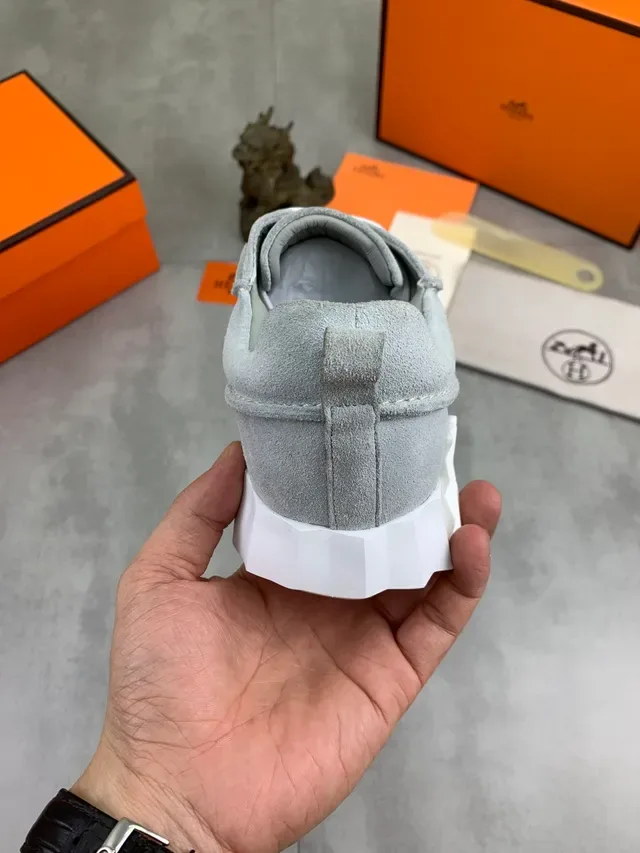 Hermès Gris Blanc Suède Tige Semelle à Relief Sneakers Lifestyle 3