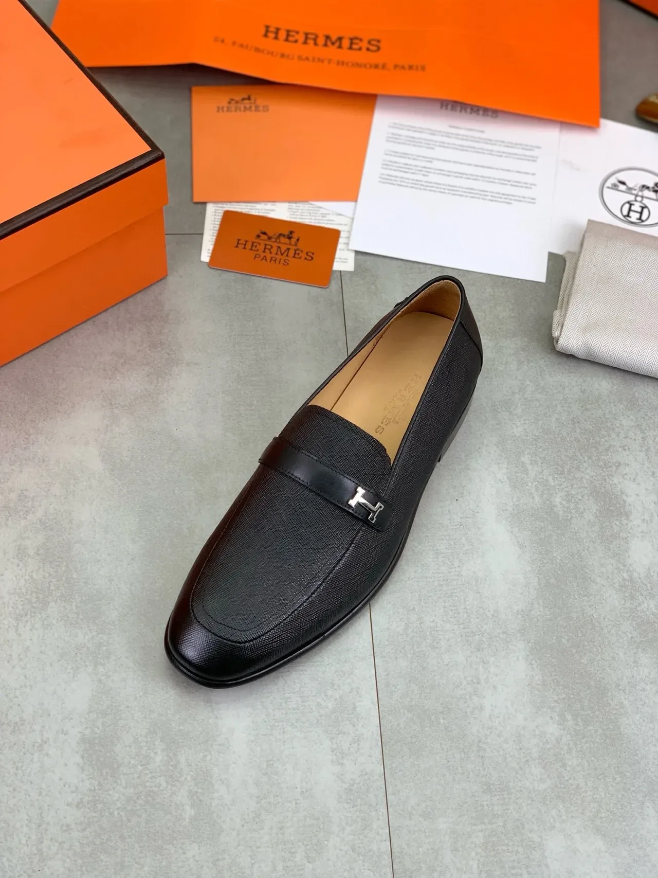 Hermès H Loafer Mocassins de Couro Texturizado Preto Slip-On 4