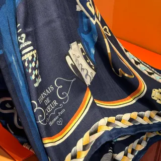 Hermès Harnais de Cœur नेवी नीला रेशम स्कार्फ
