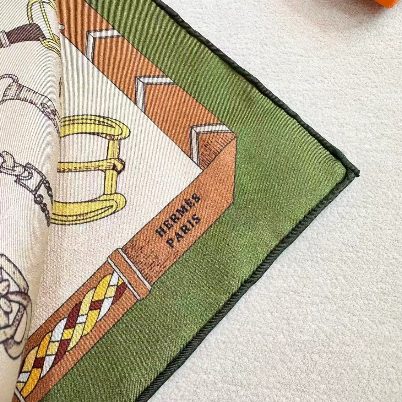 Hermès Les Vieux Lézard foulard de soie crème vert olive 3