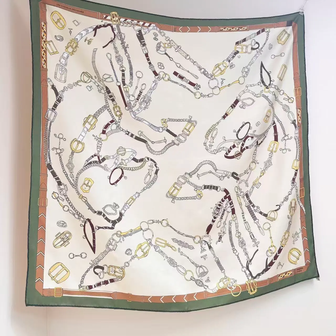 Hermès Les Vieux Lézard foulard de soie crème vert olive 5