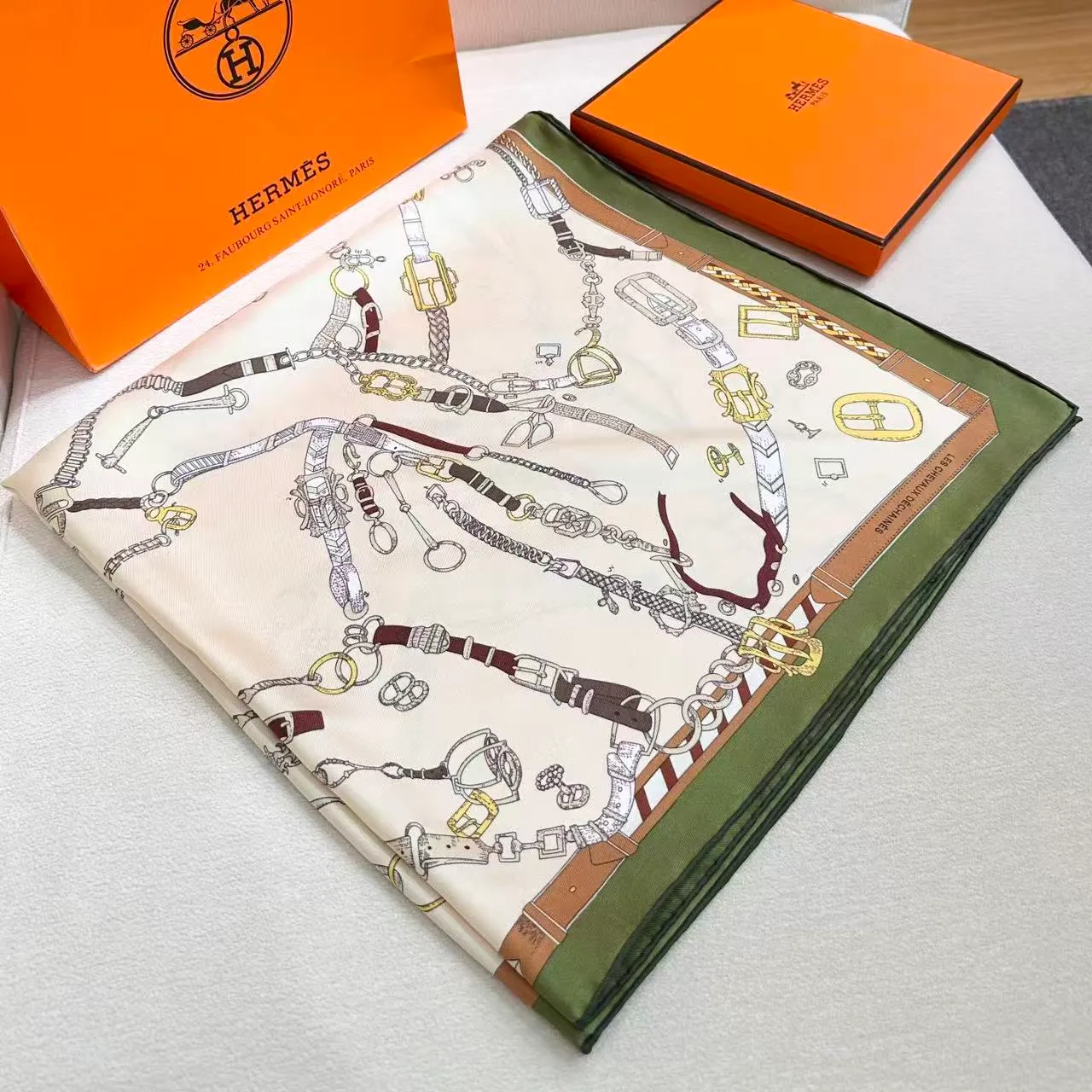 Hermès Les Vieux Lézard foulard de soie crème vert olive 6