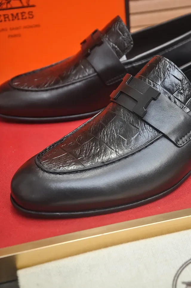 Hermès Oran Black Croc-Embossed Leather Loafers 2