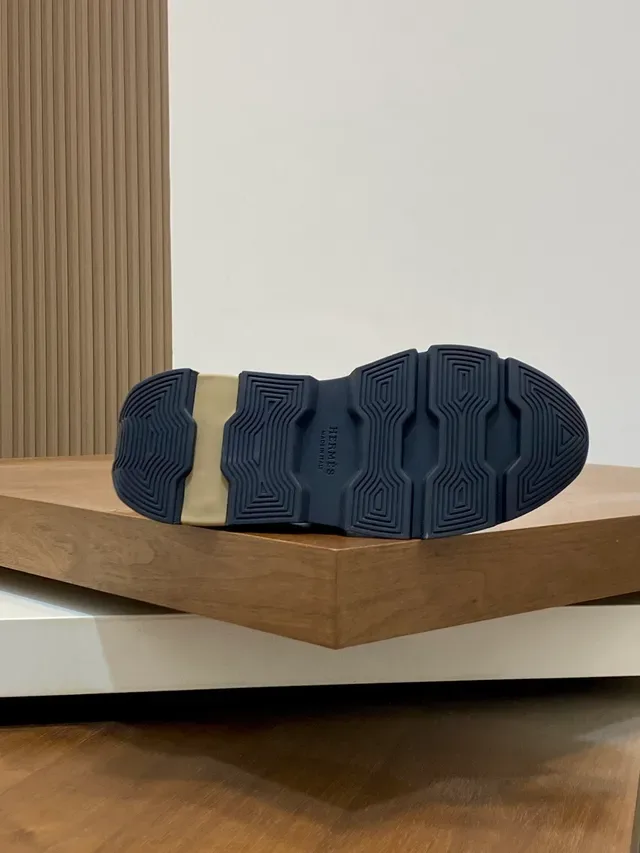Hermès Oran-Style sneaker lifestyle en velours noir et semelle beige stratifiée 2