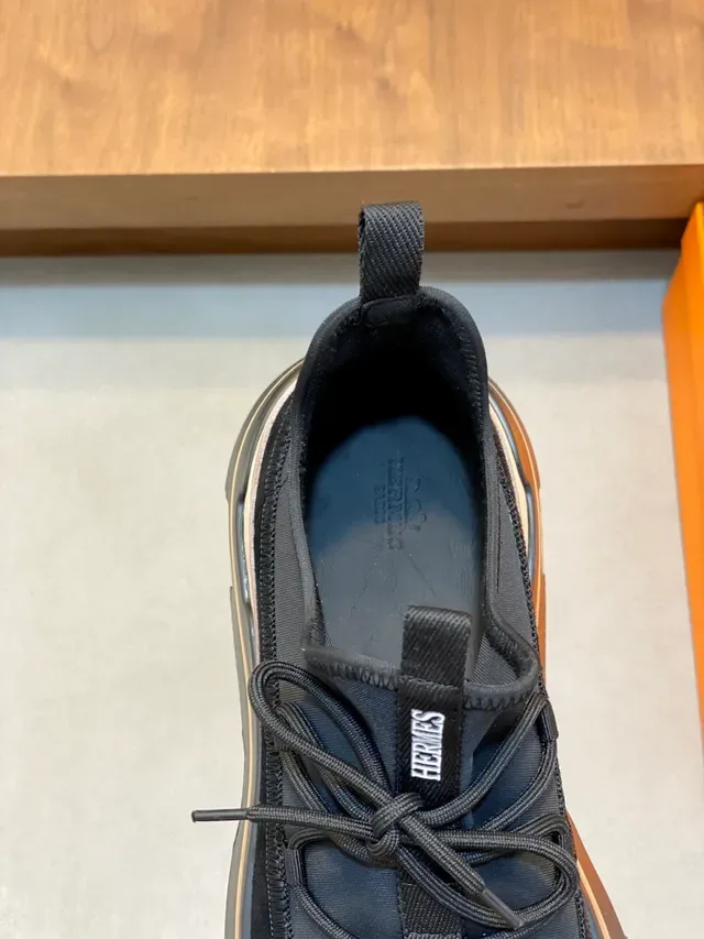 Hermès Oran-Style sneaker lifestyle en velours noir et semelle beige stratifiée 4