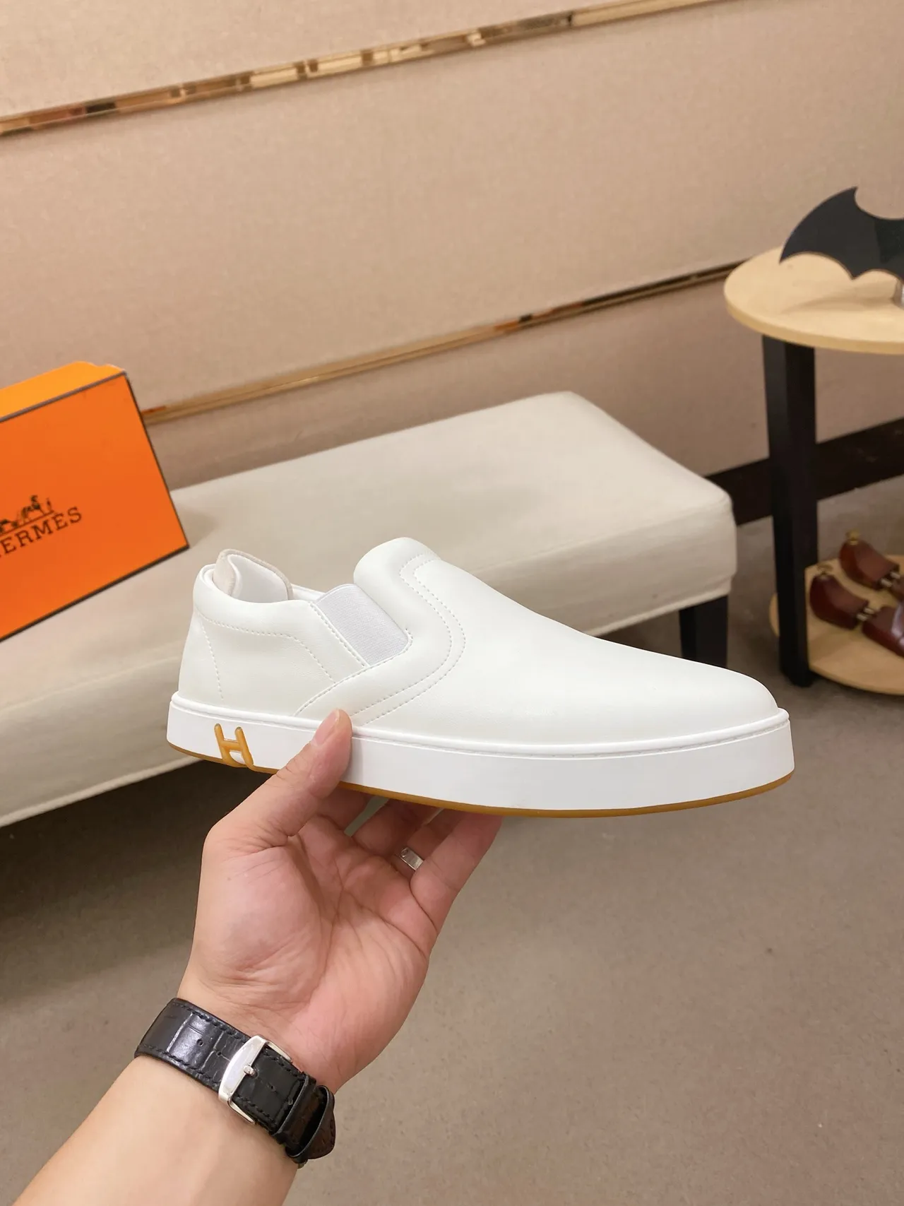 Hermès Oran Branco Ouro Slip-On Couro limpo Tênis lifestyle 4