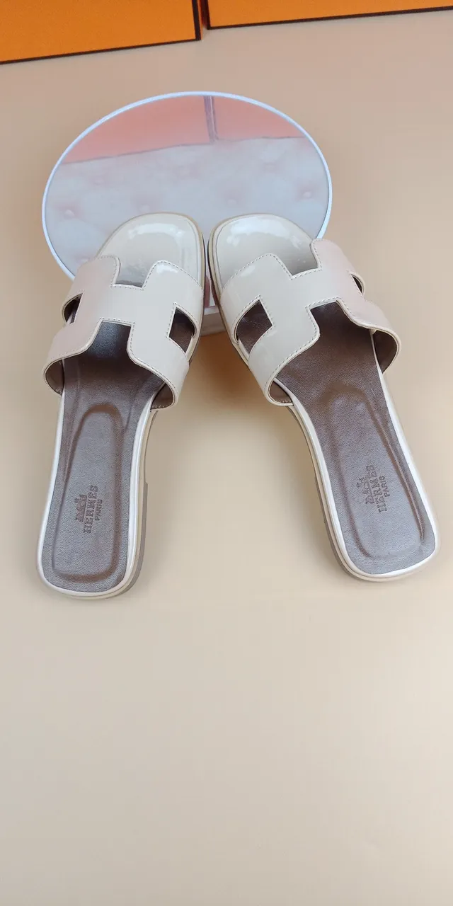 Hermès Oran White Patent Leather Slippers 4