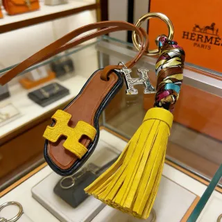 Hermès Oran Sandales Casuales en Cuir Jaune Marron avec Lacet en Forme de H et Tassel